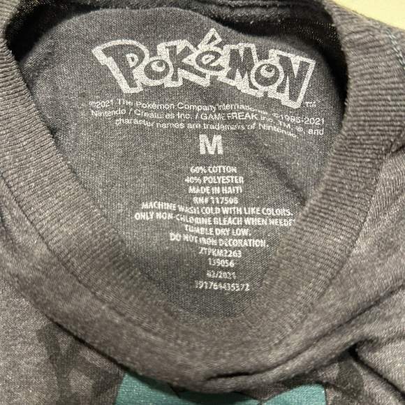 10/$10 Pokémon shirt medium - Picture 3 of 3